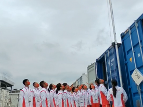 【博狗体育】帆船帆板队东京举行升旗仪式 国歌响彻江之岛码头