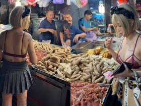 傳統市場驚見巨乳妹只穿內衣採買烤肉食材　老闆不知道該看哪