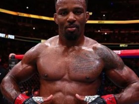 迈博体育 英国选手墨菲以惊艳的击倒对手赢得冠军