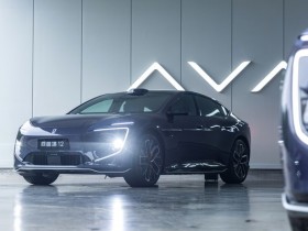 新款阿维塔12实车首次曝光:设华为乾崑智驾Logo