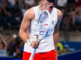 迈博体育 伊加与同龄的塞雷娜相比如何