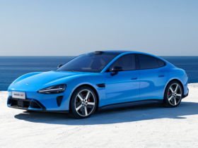 雷军介绍新一代SU7 Max卡布里蓝特别版:配同色轮毂