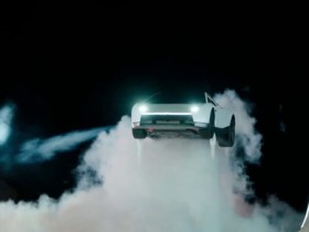 零百近1秒!特斯拉发布第二代Roadster 计划2028年上市