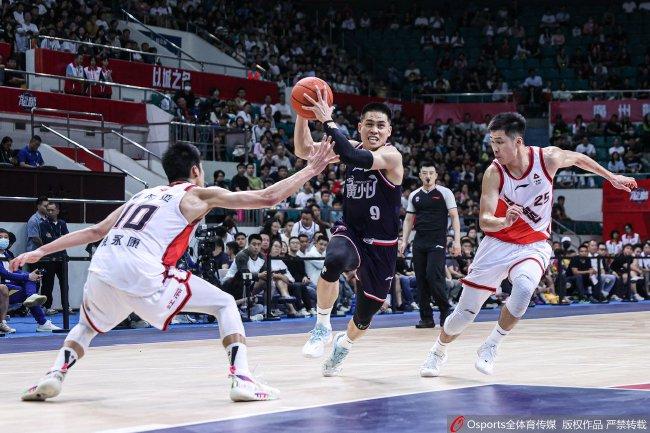 【博狗体育】祝铭震14+7崔永熙23分 广州送江苏四连败