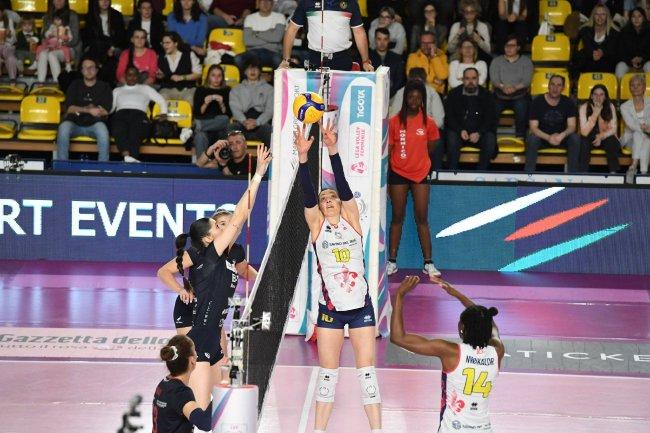 【博狗体育】意甲女排斯坎迪奇3-2挫贝加莫锁定第2 朱婷夺20分