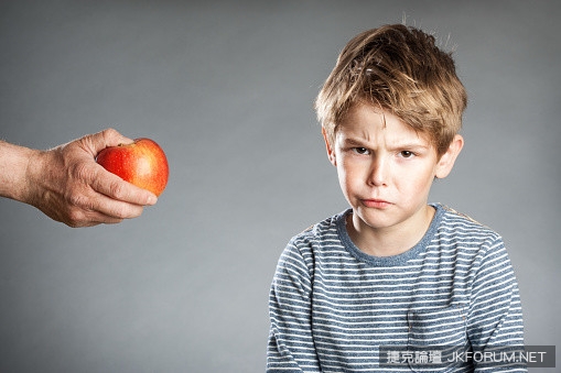 什麼都不要！小孩最討厭任性瞬間　超想翻一萬個白眼…